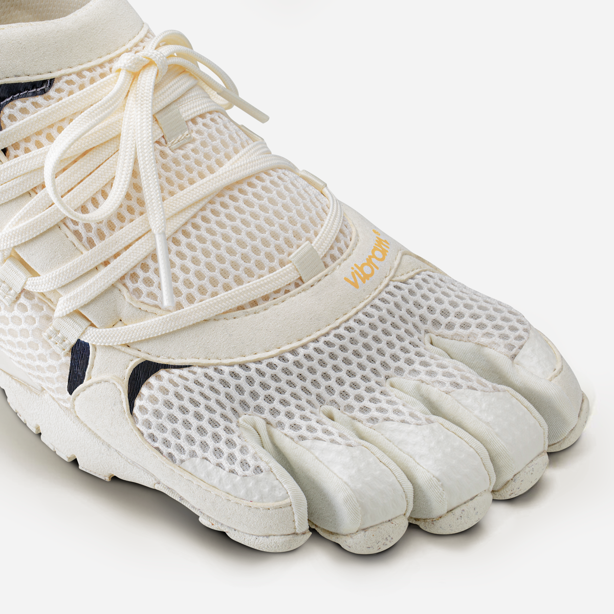 ROADAROUND_25M0802_IVORY-REFLECTIVE_04-1.png